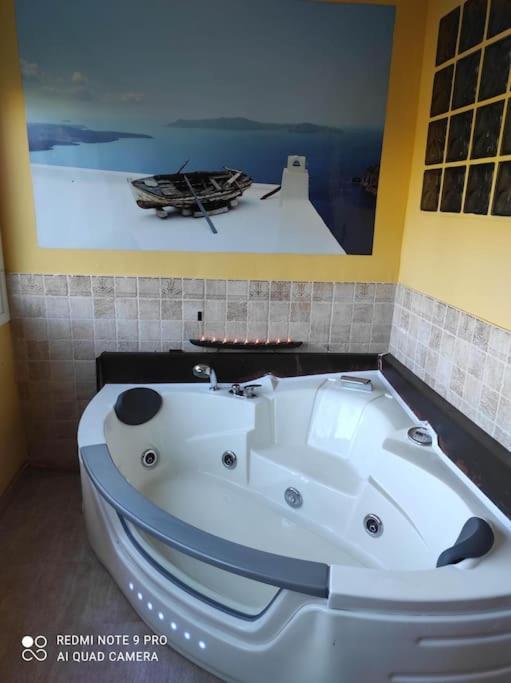 Coqueto Alojamiento Con Banera De Hidromasaje Appartement Tarragona Buitenkant foto